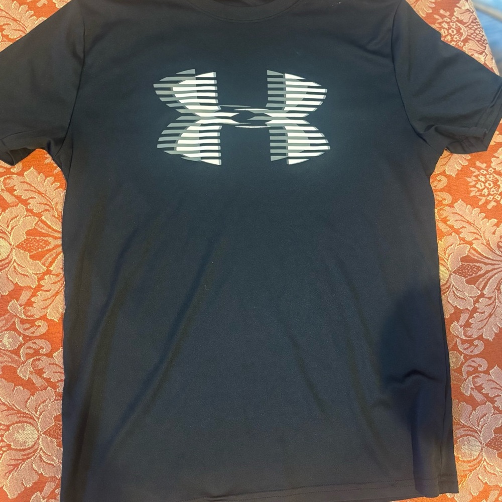 Under Armour Black and Gray Short Sleeve Tee